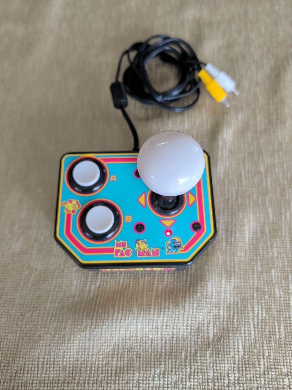 Ms. Pac-Man Plug & Play Retro TV Arcade Game Namco Bandi Collectible M5